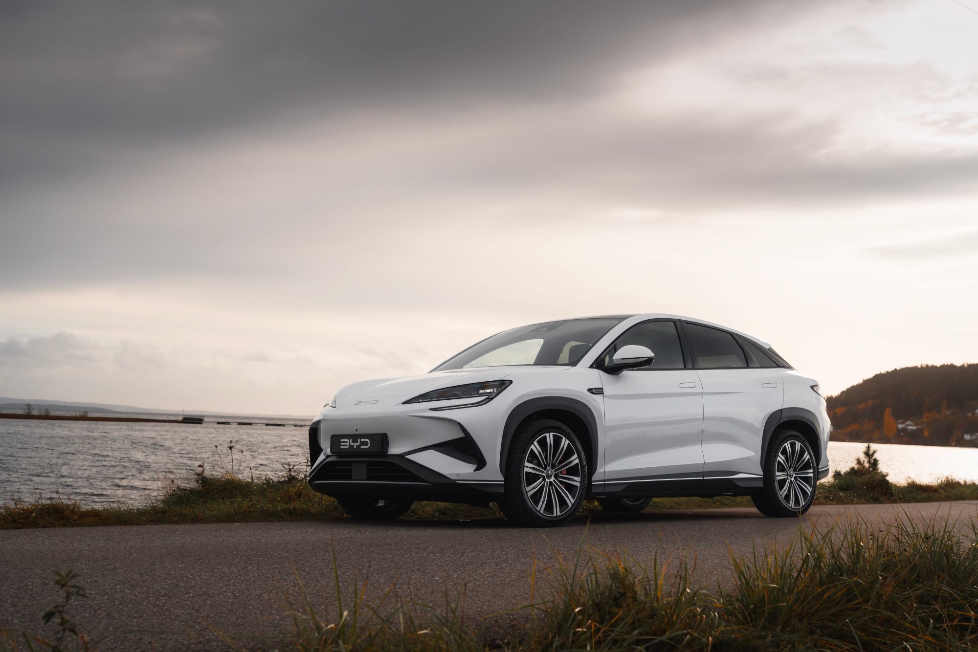 BYD Sealion 7 SUV sett fra siden – tilgjengelig hos Sannan Bil