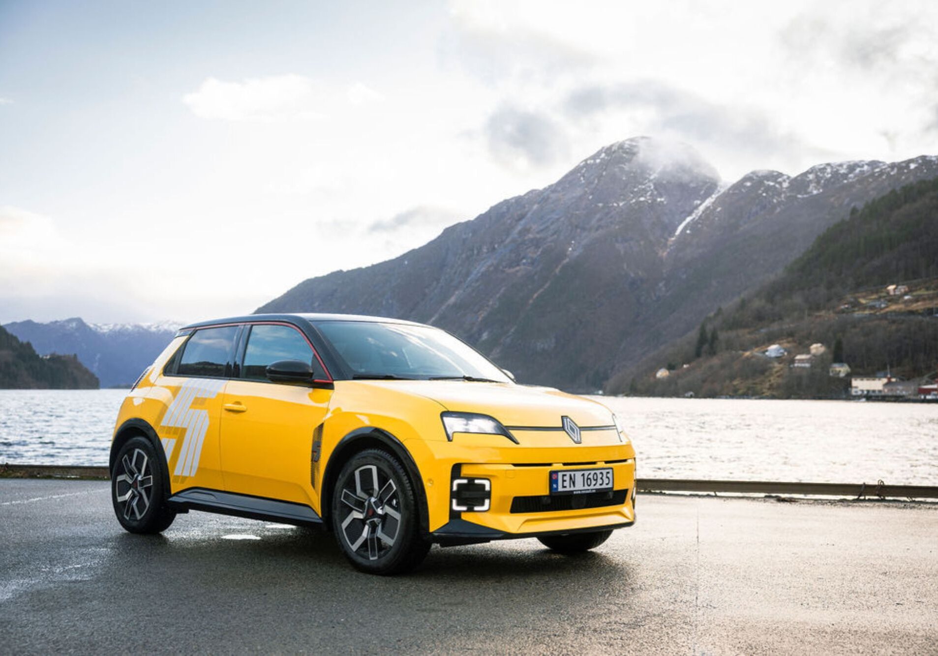 Renault 5 – ikonisk bybil tilgjengelig hos Sannan Bil
